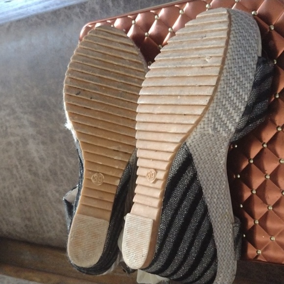 2 pairs of shoes/heels - Picture 4 of 8